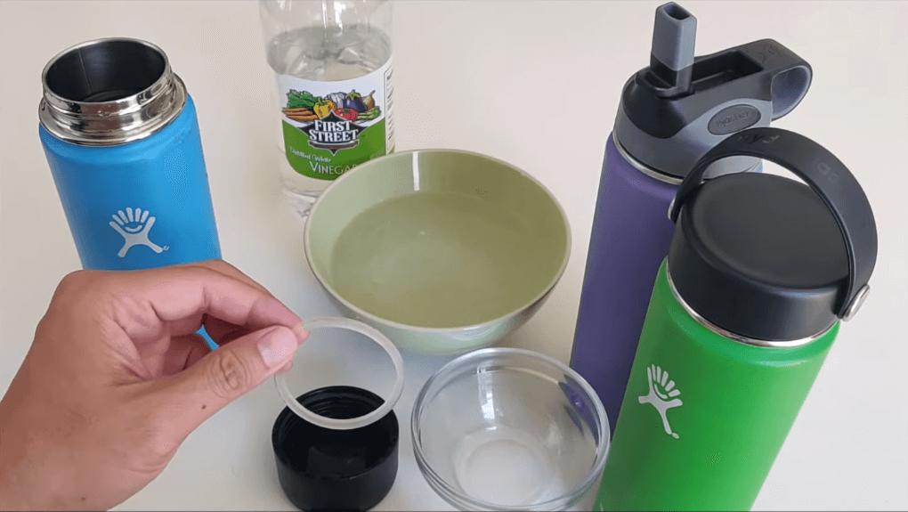 How-to-clean-Hydro-Flask-straw-lid